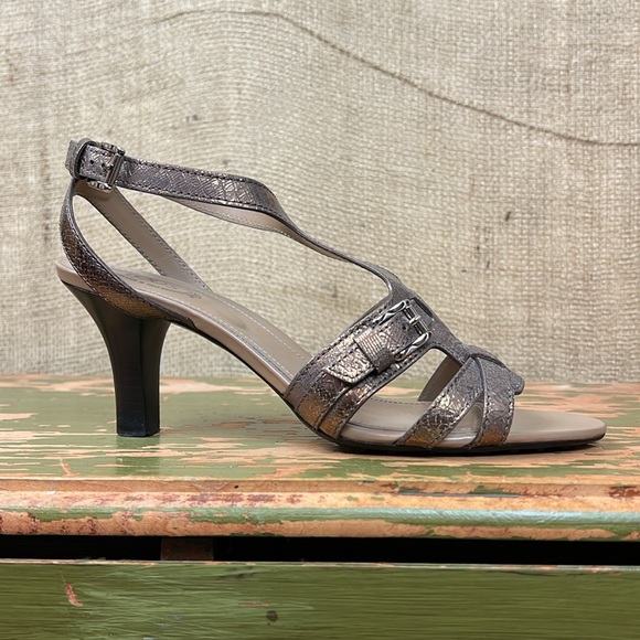 Tod’s Leather Sandals - Picture 2 of 8